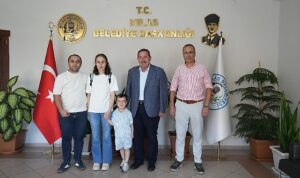 Minik Göktuğ’dan Başkan Fevzi Topuz’a teşekkür ziyareti