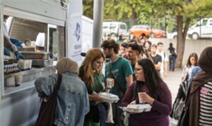 İzmir’de üniversiteliler Büyükşehir’e emanet